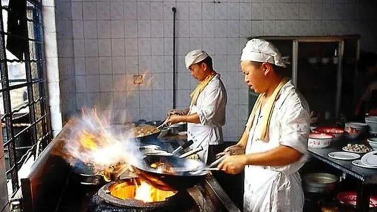 意媒《米兰体育报》消息，今年夏窗租借加盟罗马的伊朗前锋阿兹蒙，将在冬窗提前结束租借离开罗马，母队勒沃库森或在冬窗将阿兹蒙租借至博洛尼亚继续锻炼。